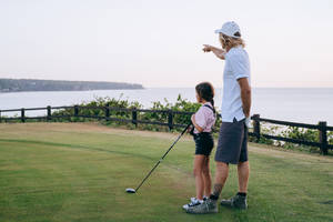 4k Father With Daughter Play Golf Wallpaper