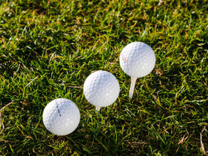 4k Three Golf Balls Wallpaper