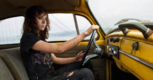 4k Ultra Hd Transformers Haile Steinfeld Driving Wallpaper