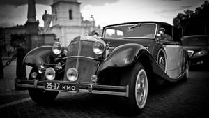 4k Vintage Car In Black And White Wallpaper