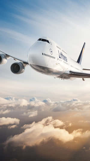 747 Jetliner Soars Through The Clouds Wallpaper