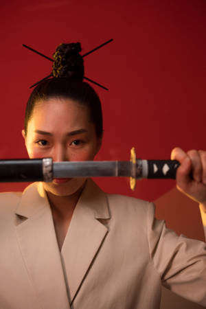 8k Samurai Woman With Silver Katana Wallpaper