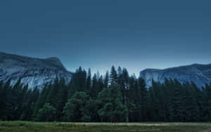 A Beautiful Mountain Range In California Wallpaper