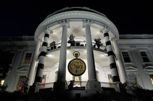 A Clearer View Of The White House Entrance Wallpaper