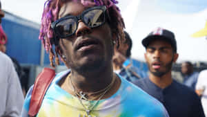 A Fan Listening To Lil Uzi Vert's Latest Album Wallpaper