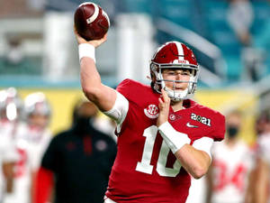 A Football Player Throwing A Ball Wallpaper