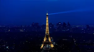 A Sight To See – Paris At Night Wallpaper