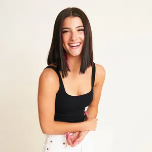 A Stunning Glimpse Into The World Of Charli D'amelio Wallpaper