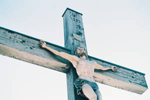 A Symbol Of Sacrifice And Love - Jesus' Crucifixion Wallpaper