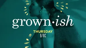 A Woman With Long Hair Is Standing In Front Of A Green Background Wallpaper