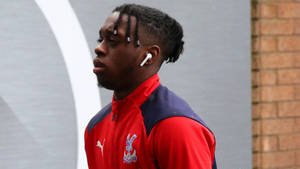 Aaron Wan-bissaka Airpods Wallpaper