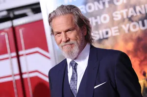 Actor Jeff Bridges In Dark Blue Tuxedo Wallpaper