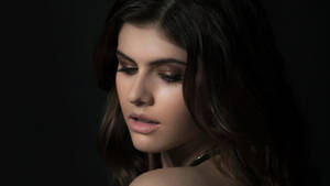 Actress Alexandra Daddario In 4k Resolution Wallpaper