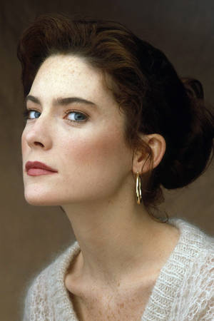 Actress Lara Flynn Boyle Astonishing Portrait Wallpaper