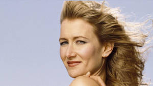 Actress Laura Dern Side View Wallpaper