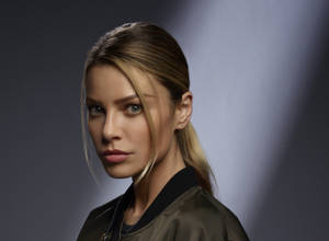 Actress Lauren German Strikes A Stunning And Charismatic Pose. Wallpaper