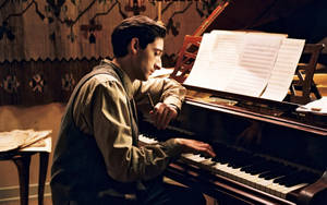 Adrien Brody Playing The Piano Wallpaper