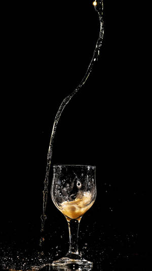 Aesthetic Alcohol Drink Splash Wallpaper