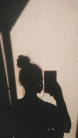 Aesthetic Girl Shadow Wallpaper