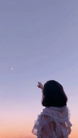 Aesthetic Phone Girl With Clear Sky Wallpaper