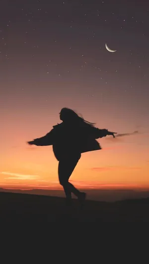 Aesthetic Silhouette Girl Wallpaper