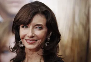 Ageless Beauty Mary Steenburgen Wallpaper