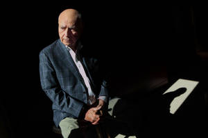 Alan Arkin Los Angeles Times Photoshoot Wallpaper