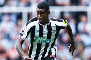 Alexander Isak Running On The Field Wallpaper