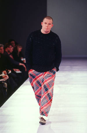 Alexander Mcqueen Wearing Comme Des Garçons Wallpaper