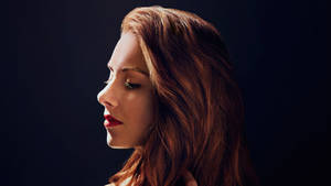 Alison Brie Gorgeous Side Profile Wallpaper
