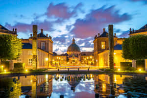 Amalienborg Palace At Night Wallpaper