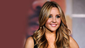 Amanda Bynes Cute Smile Wallpaper