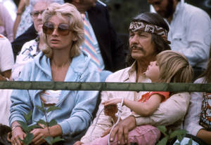 American Actor Charles Bronson With Jill Ireland In 1970 Wallpaper