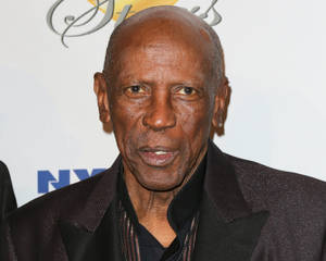 American Actor Louis Gossett Jr. At 100 Stars Black Tie Gala Wallpaper