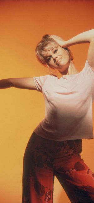 American Actress Jane Fonda Morning Pose Wallpaper