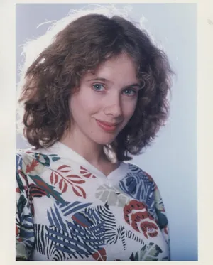 American Actress Rosanna Arquette Dutch Angle Shot Wallpaper