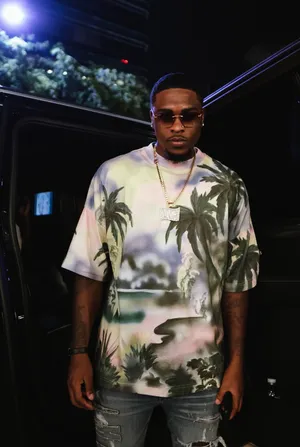 American Dark Swavy Lee Portrait In Tropical Shirt Wallpaper