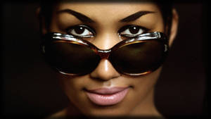 American Legend Aretha Franklin With Sunglasses Wallpaper