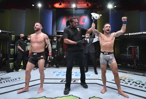 American Mixed Martial Artist Frankie Edgar Wins Against Pedro Munhoz Wallpaper