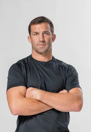 American Mma Athlete Luke Rockhold Cagefighter Portrait Wallpaper