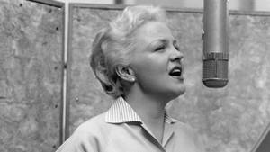 American Singer Peggy Lee 1970s Wallpaper