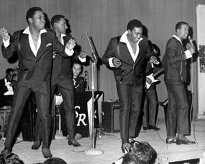 American Vocal Quartet Four Tops By Arnie Lee 1967 Wallpaper