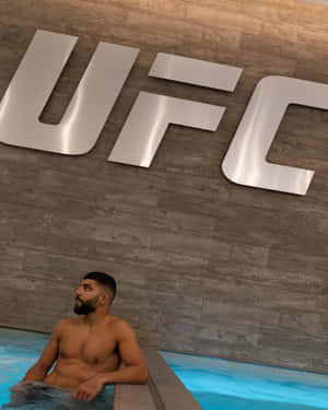 Amir Albazi In Ufc Pool Wallpaper