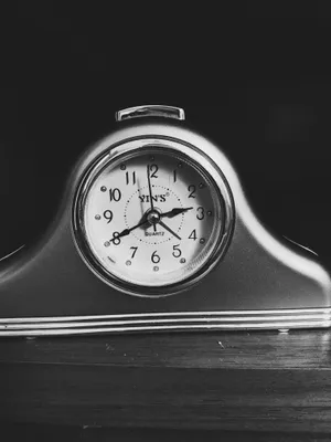Amoled Vintage Clock Wallpaper