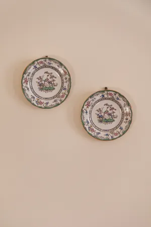 Ancient Plates Decoration Wallpaper
