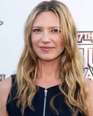 Anna Torv Radiates In Elegance Wallpaper