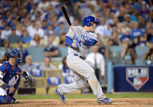 Anthony Rizzo Running Swing Wallpaper