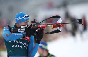 Anton Shipulin Competing At Biathlon World Championships Wallpaper