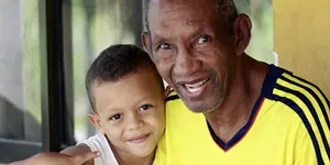 Antonio Cervantes With His Grandson Smiling Wallpaper