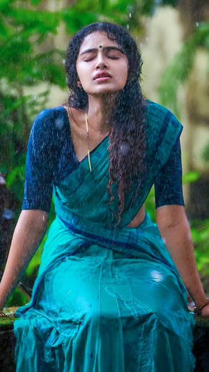 Anupama Parameswara Wet Look Wallpaper